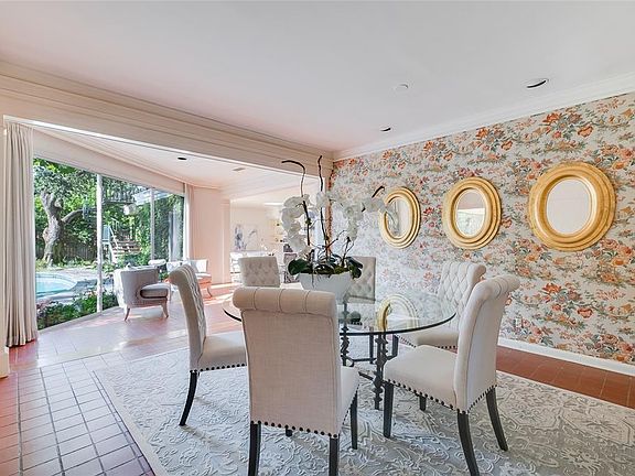 5th image of 4675 Beverly Dr