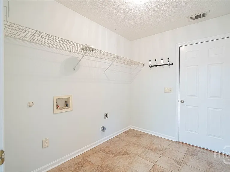 114 Laurens Ln — Photo 17