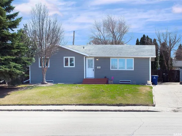 3024 14th STREET E, Saskatoon, SK S7H 0B4