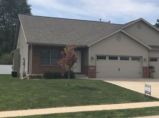 1068 Ravina Dr, Chatham, IL 62629