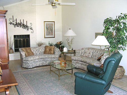 3rd image of 816 Holbrook Cir