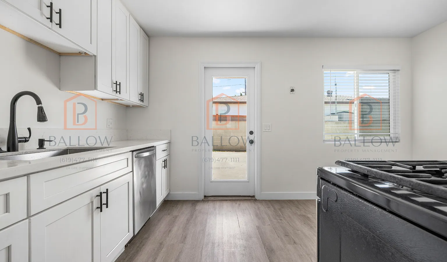 3 bed, 1000 sqft, $3,200 — Photo 2