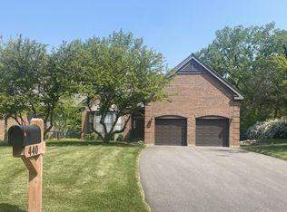 440 Oak Ridge Ct, Lake Bluff, IL 60044