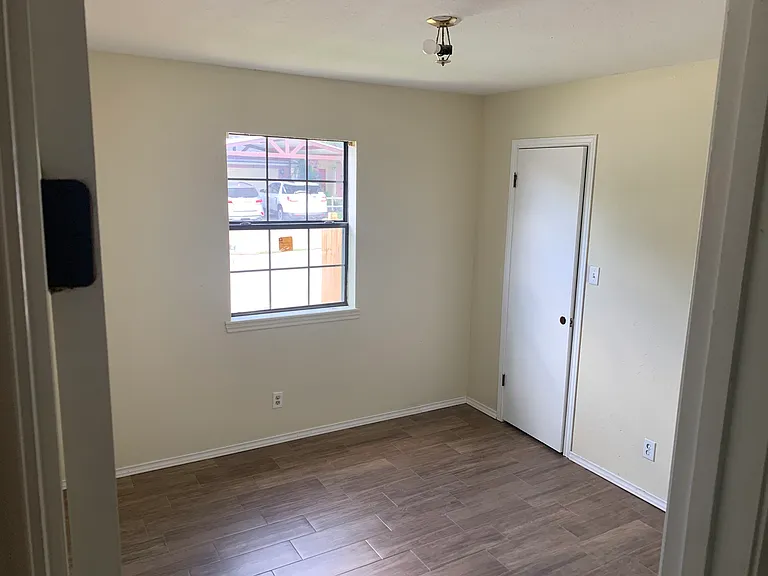 198 Applewood St — Photo 8