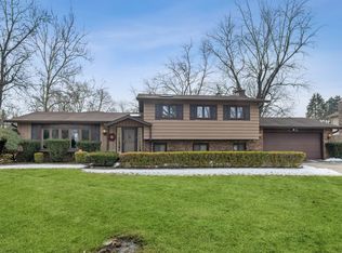2615 Longmeadow Dr, Northbrook, IL