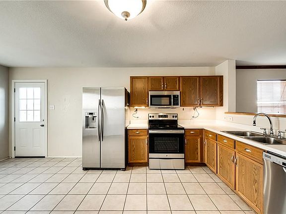 4th image of 1401 Waterford Dr