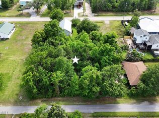 423 Water St, Waveland, MS 39576