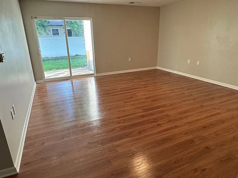901 S Franklin Ave — Photo 1