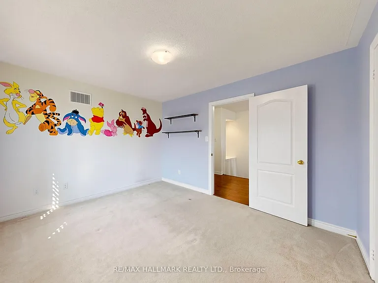 72 Middlecote Dr — Photo 32