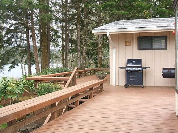 Extensive decking