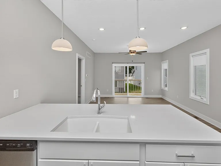 5638 Fernwood Dr — Photo 11