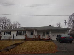 35 Jefferson St, Oak Ridge, NJ 07438