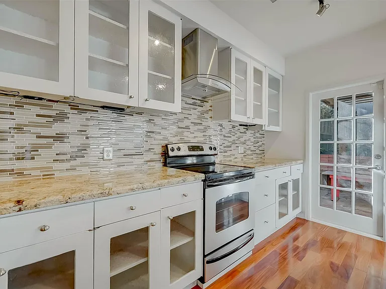 926 Heights Blvd — Photo 7
