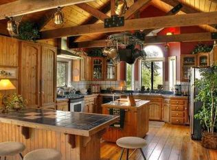 1542 Peninsula Rd, Hope, ID 83836