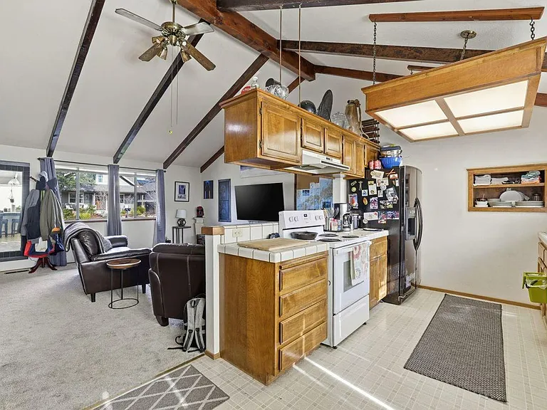 611 Mormon St #B — Photo 6