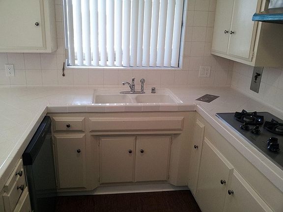 2nd image of 880 Victor Ave APT 12
