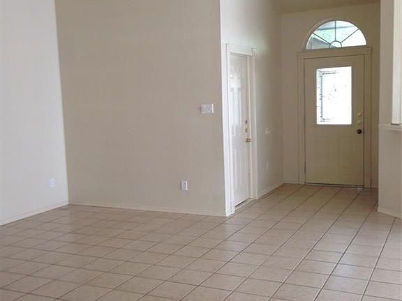 2nd image of 613 Saunders Dr