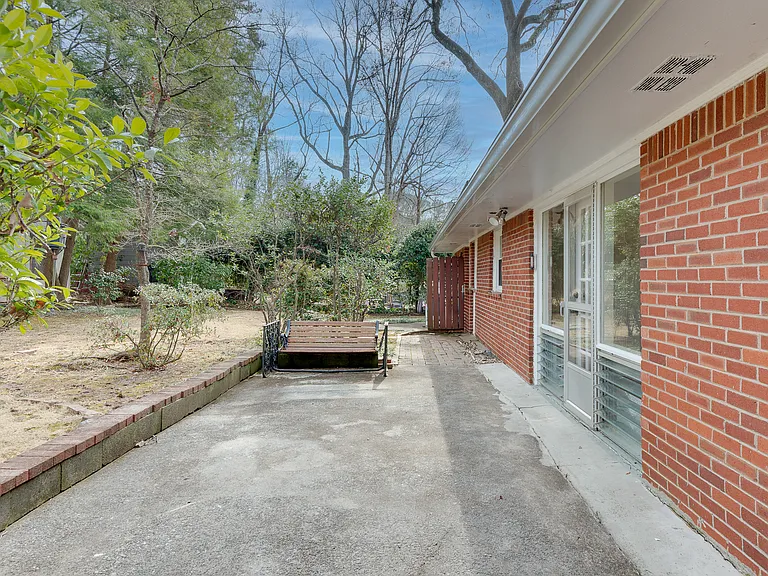675 N Superior Ave — Photo 31