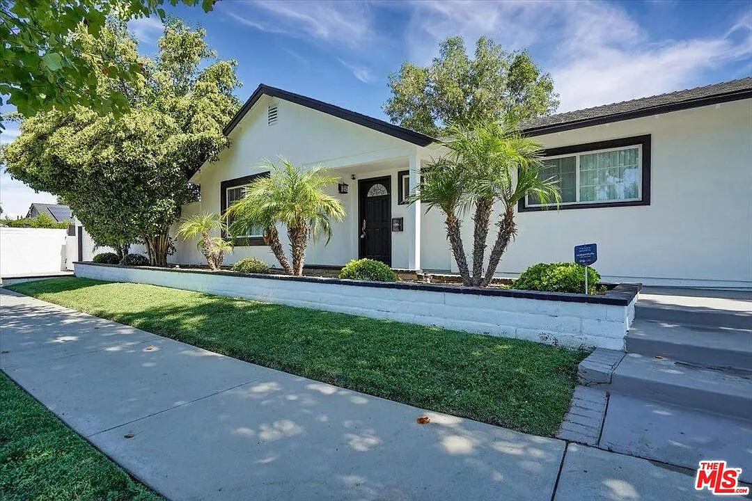 3 bed, 2.0 bath, 1570 sqft, $5,899 — Photo 1