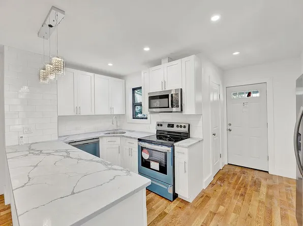 78-13 79th St #A, Ridgewood, NY 11385