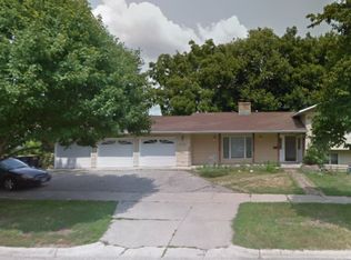405 Locust St #B, Saint Peter, MN 56082