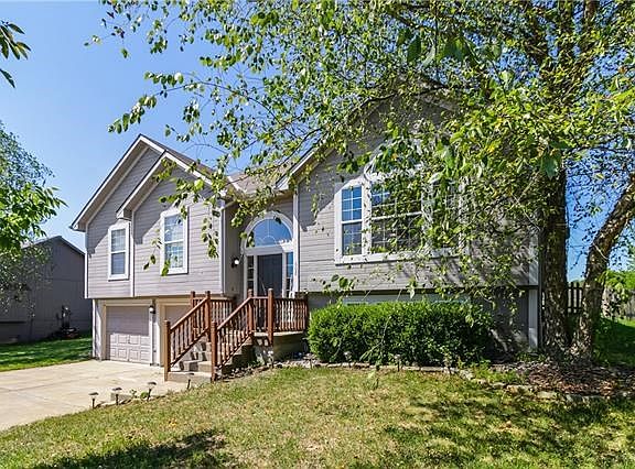 2nd image of 608 N Walnut Ln
