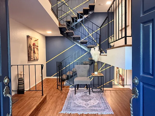 307 Cervantes Cir #307, Lake Oswego, OR 97035
