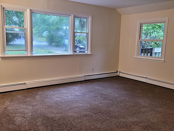 Huge Bright Living room- 16 x 13.5 View #1