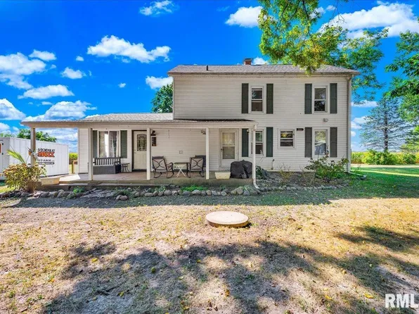 1701 E Oakhurst Ln, Chillicothe, IL 61523