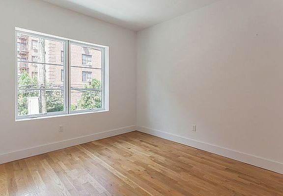 4th image of 1845 E 13th St APT 2R