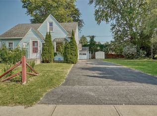 96 Glenora Dr, Rochester, NY 14615