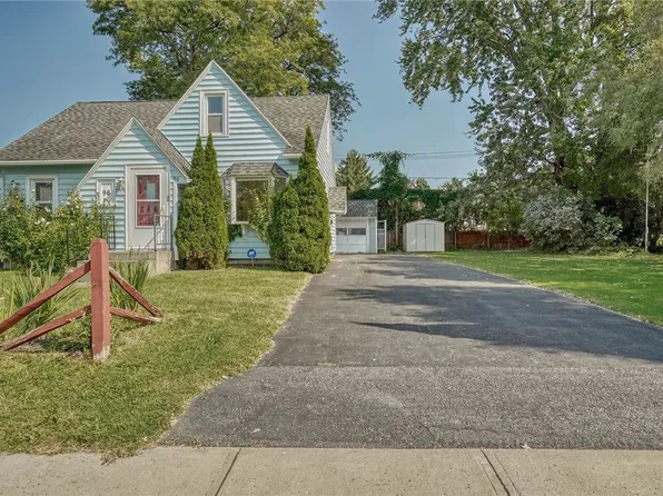 96 Glenora Dr, Rochester, NY 14615