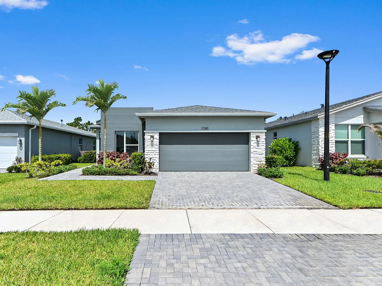 3 bed, 2.0 bath, 1724 sqft, $2,999 — Photo 2