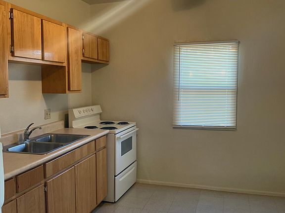 3rd image of 1365 W Sonora St