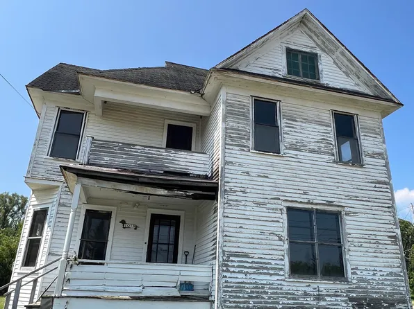 1019 Mackinaw Ave, Cheboygan, MI 49721