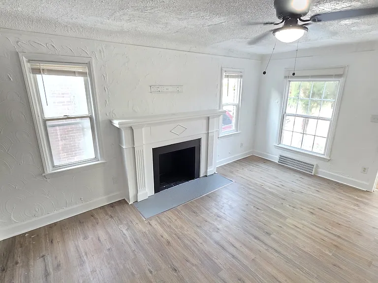 15841 Steel St — Photo 20