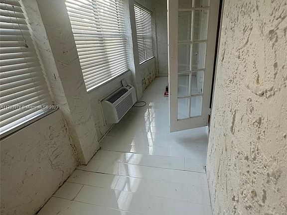 5th image of 934 Michigan Ave APT 207