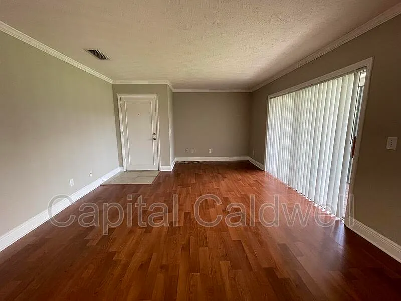 1 bed, 1.0 bath, 819 sqft, $1,200 — Photo 3