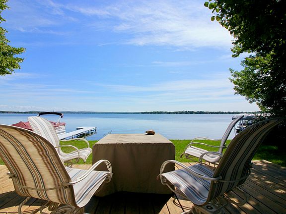 3rd image of 1149 W Lake Dr