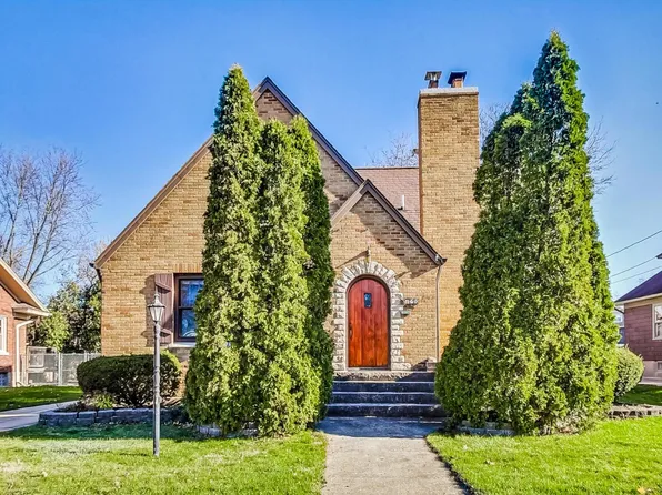 725 Augusta Ave, Elgin, IL 60120