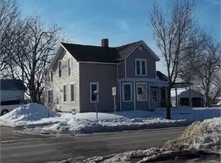 208 S Main St, Garnavillo, IA 52049