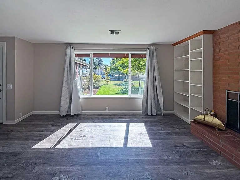 184 Lynnbrook Dr — Photo 5