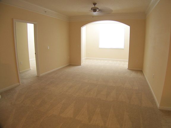 Living Room/Sun Room