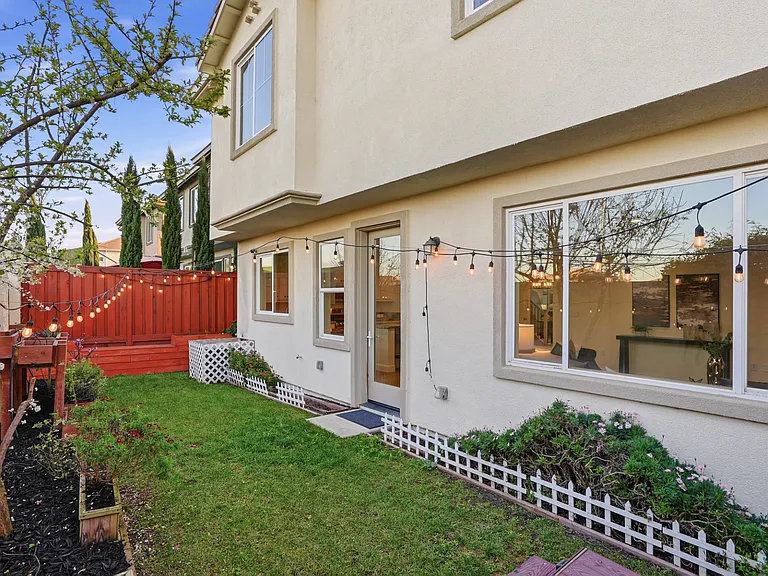 2525 Modena Dr — Photo 12