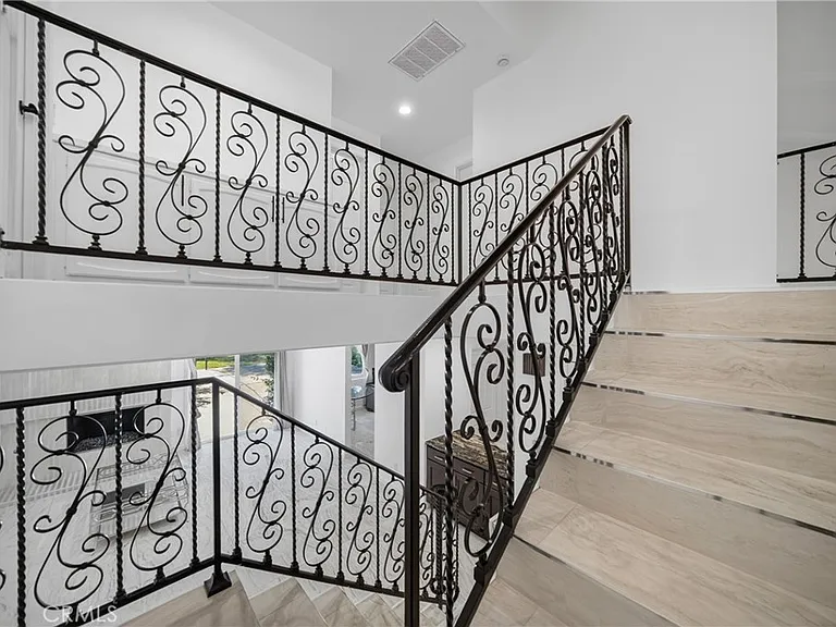 20454 Elkwood St — Photo 34