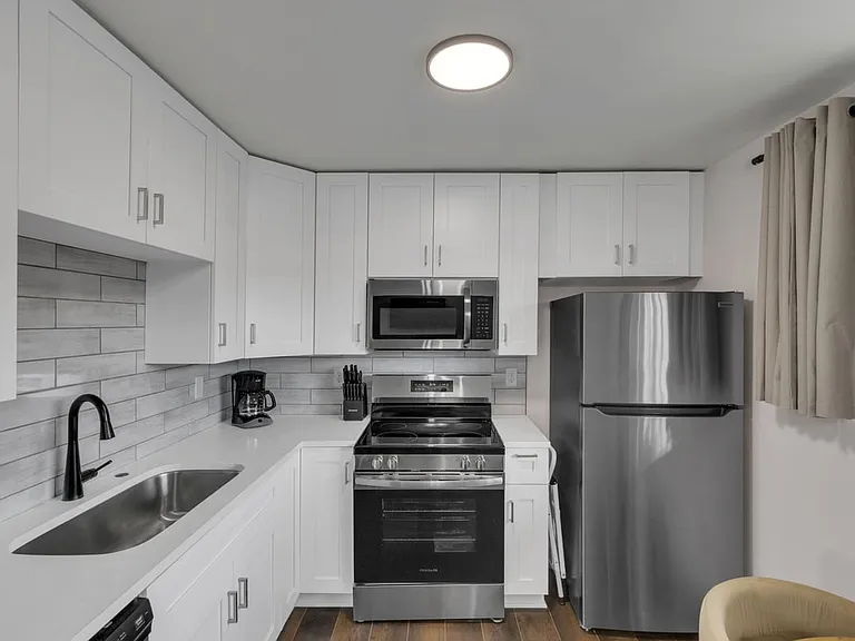 35 Parsons Ave #F — Photo 7