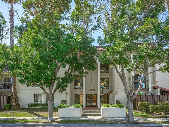 3rd image of 39931 Cedar Blvd Unit 208