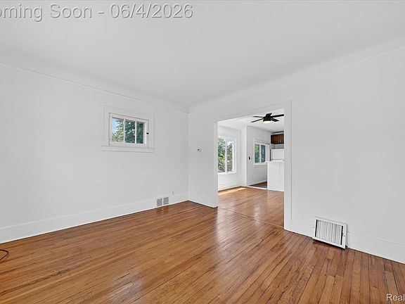 3rd image of 351 Edgewood Pl