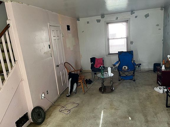 2nd image of 831 16th St