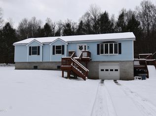 105 Forks Bridge Rd, Newfoundland, PA 18445